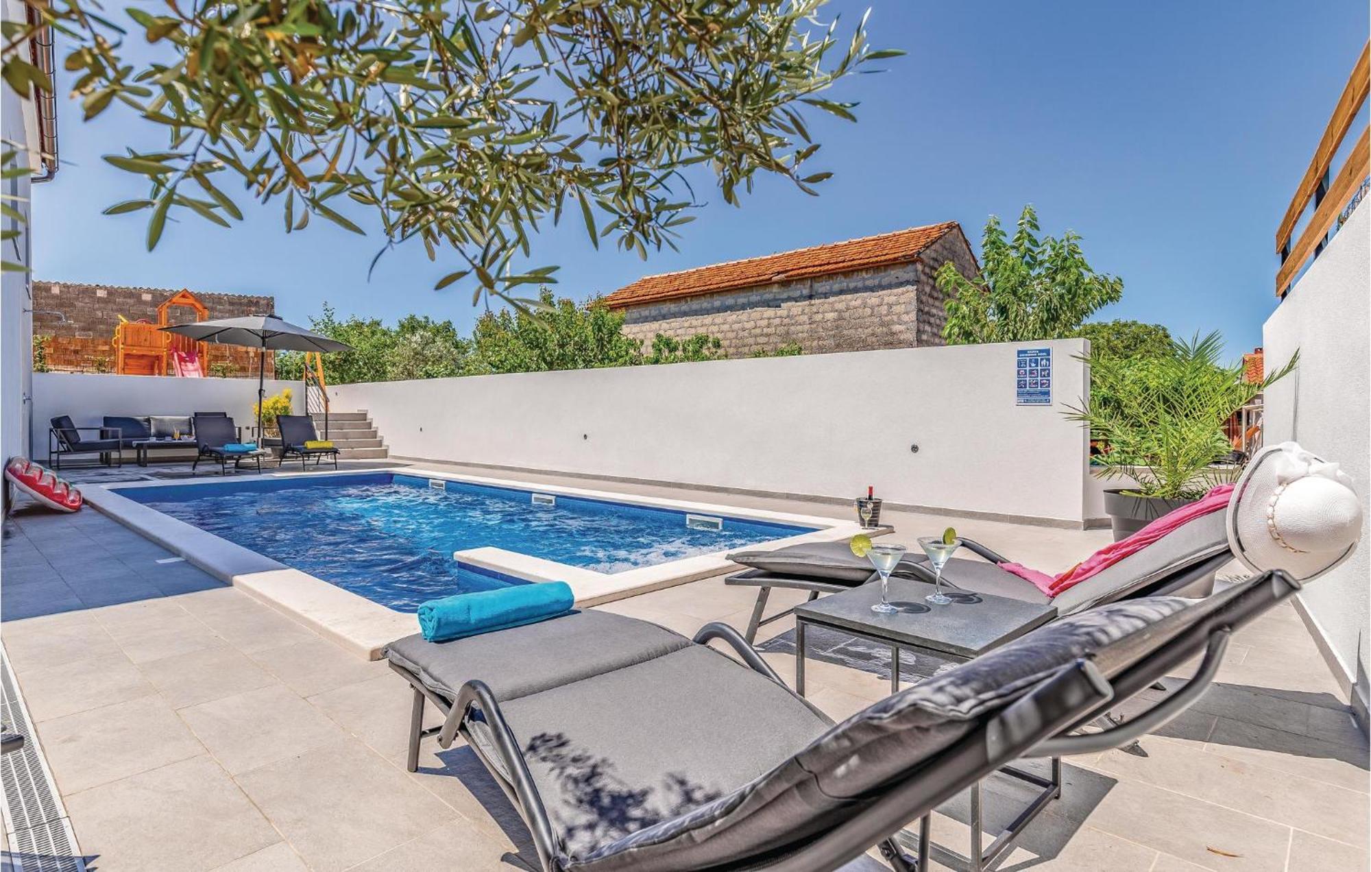 1 Bedroom Stunning Apartment In Pula Exterior photo